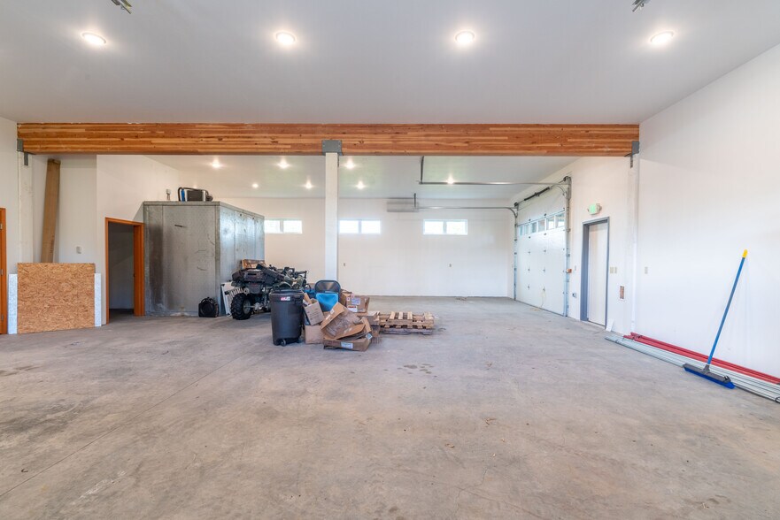 More Photos Of 400 JS Dr, Craig Flex For Sale