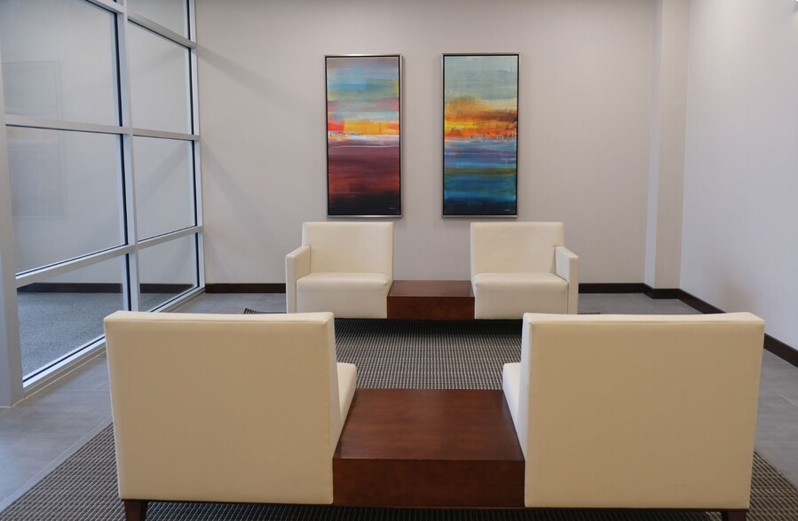 More Photos Of 12747 Olive Blvd, Creve Coeur Office For Lease
