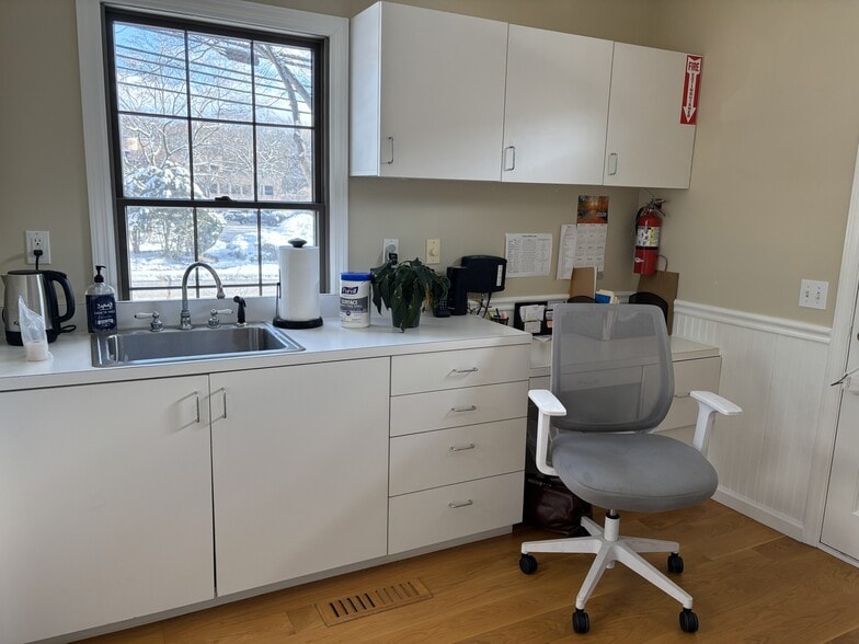 More Photos Of 20 Old Kings Hwy, Darien Medical For Sale