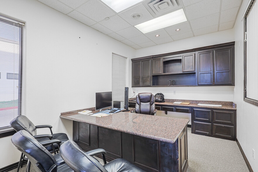 More Photos Of 2001 W Nolana Ave, McAllen Office For Lease