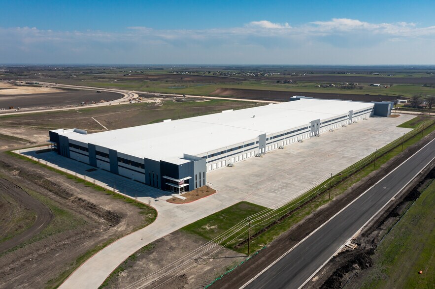 More Photos Of 1069 FM 3349, Taylor Distribution For Lease