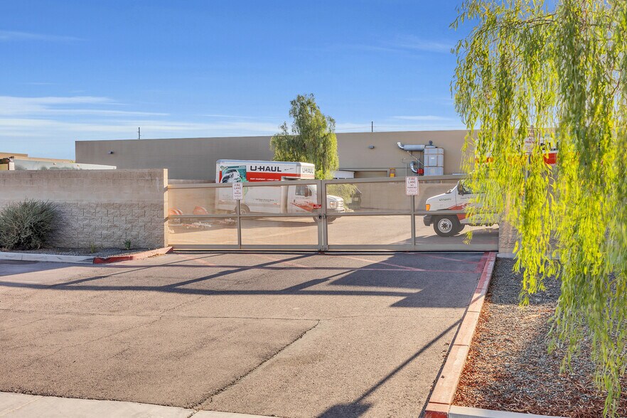 More Photos Of 23320 N 18th Dr, Phoenix Warehouse For Sale