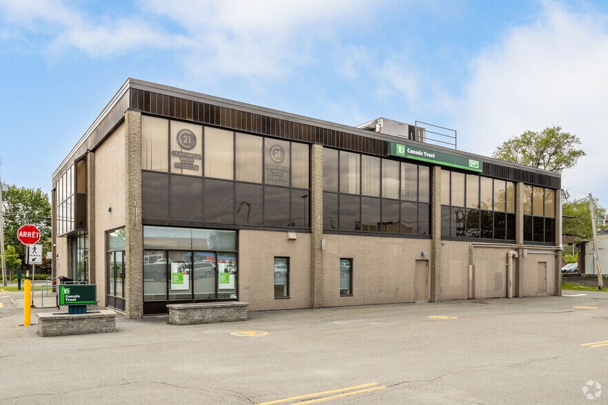More Photos Of 201-203 Boul Hymus, Pointe-claire Bank For Lease