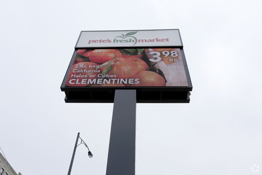 More Photos Of 2333 W Madison St, Chicago Supermarket For Lease