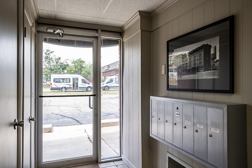 More Photos Of 100 W Washington Ave, Jackson Medical For Sale