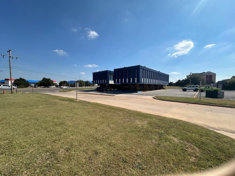 More Photos Of 5770 NW Expressway St, Oklahoma City Office For Lease