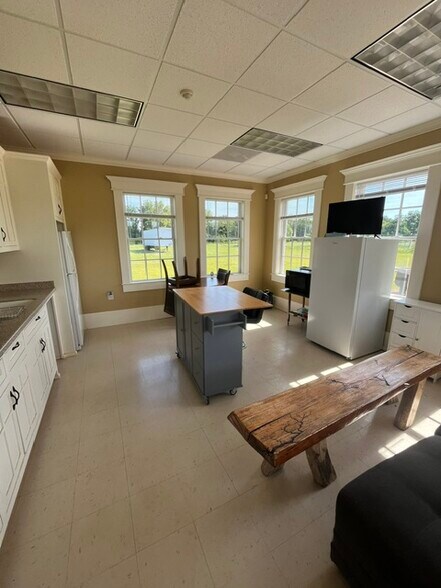 More Photos Of 350 Sumter St, Plains Warehouse For Sale
