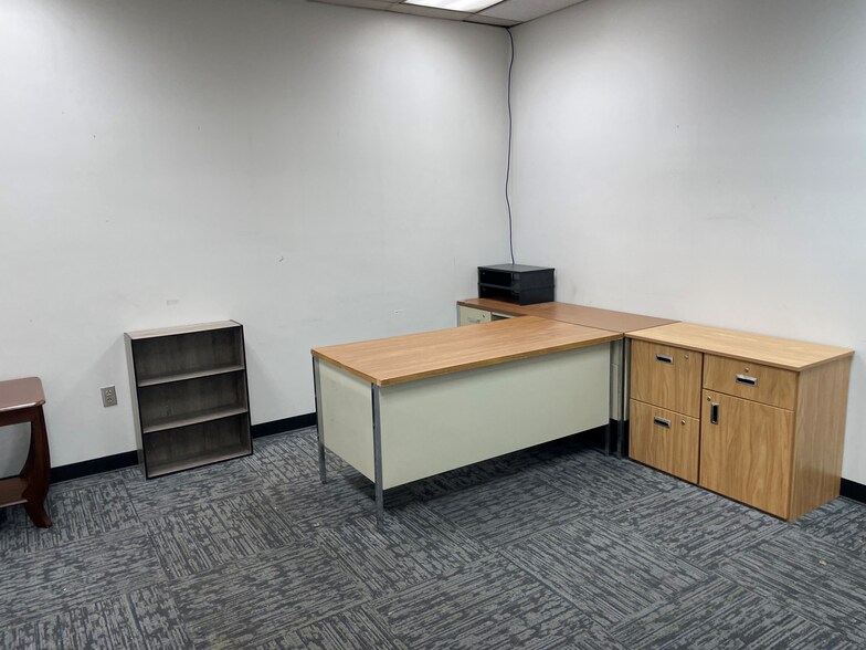 More Photos Of 530 N Main St, Piqua Auto Repair For Lease