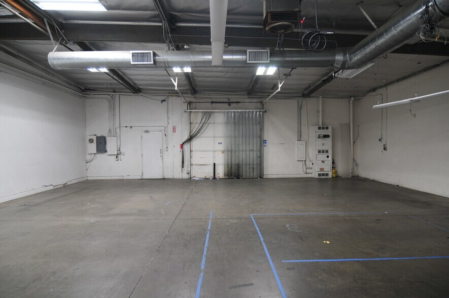 More Photos Of 9701-9729 Lurline Ave, Chatsworth Warehouse For Lease
