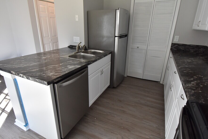 More Photos Of 600-650 S Main St, Mooresville Apartments For Sale