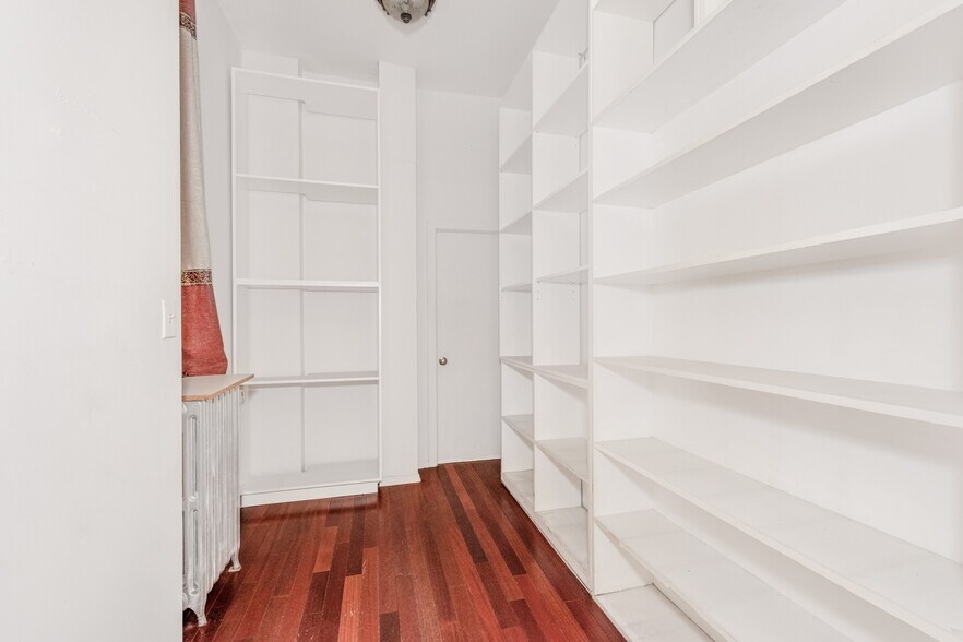 More Photos Of 319 W 47th St, New York Apartments For Lease