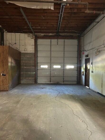 More Photos Of 8228 N McCormick Blvd, Skokie Manufacturing For Lease