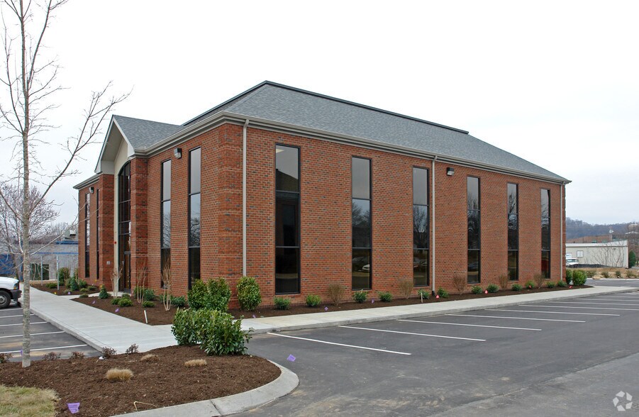 More Photos Of 7112 Crossroads Blvd, Brentwood Office For Lease