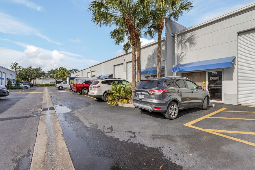 More Photos Of 4110 Enterprise Ave, Naples Unknown For Lease