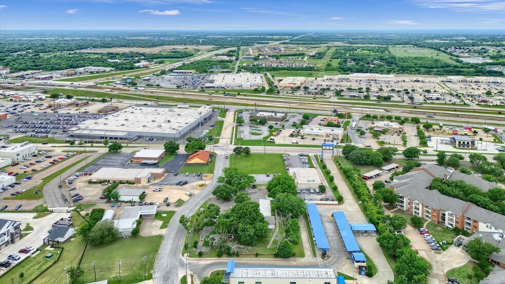 More Photos Of 815 Pecan Grove Rd E, Sherman Medical For Sale