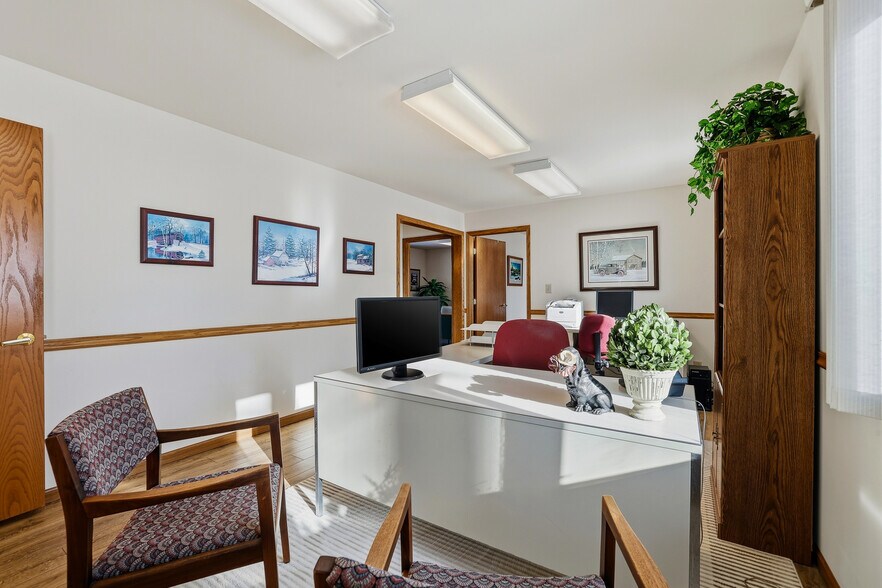 More Photos Of 5500 Prairie Dr, Plover Flex For Sale