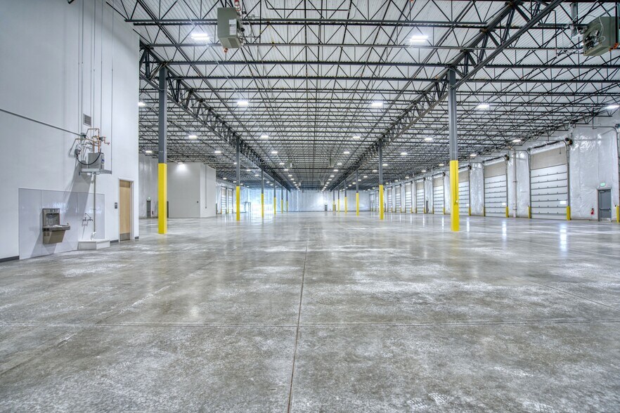 More Photos Of 8705 Rosemary St, Commerce City Warehouse For Lease