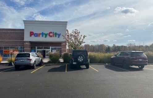 More Photos Of 7555-7705 Market Place Dr, Aurora Storefront For Lease