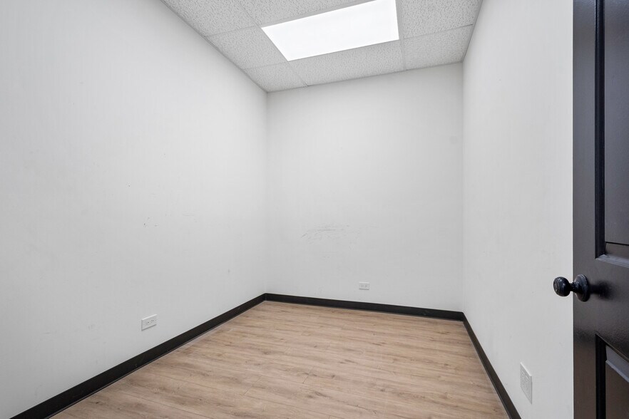 More Photos Of 8019 Monticello Ave, Skokie Industrial For Sale