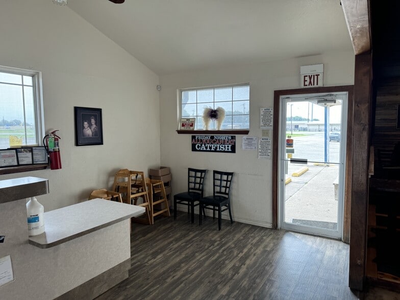 More Photos Of 701 N Crossroads, Leonard Restaurant For Sale