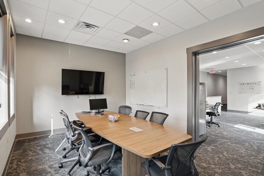 More Photos Of 164 E Jefferson St, Franklin Office For Sale