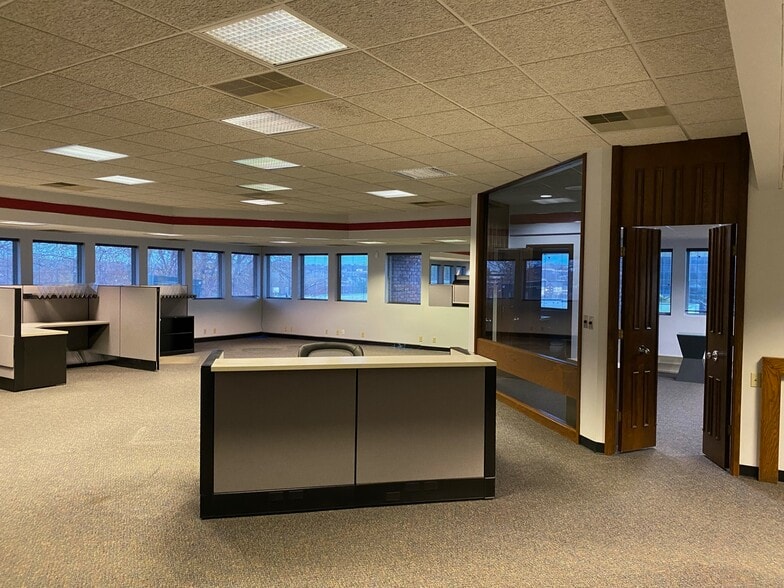 More Photos Of 11550-11590 W Dodge Rd, Omaha Office For Lease