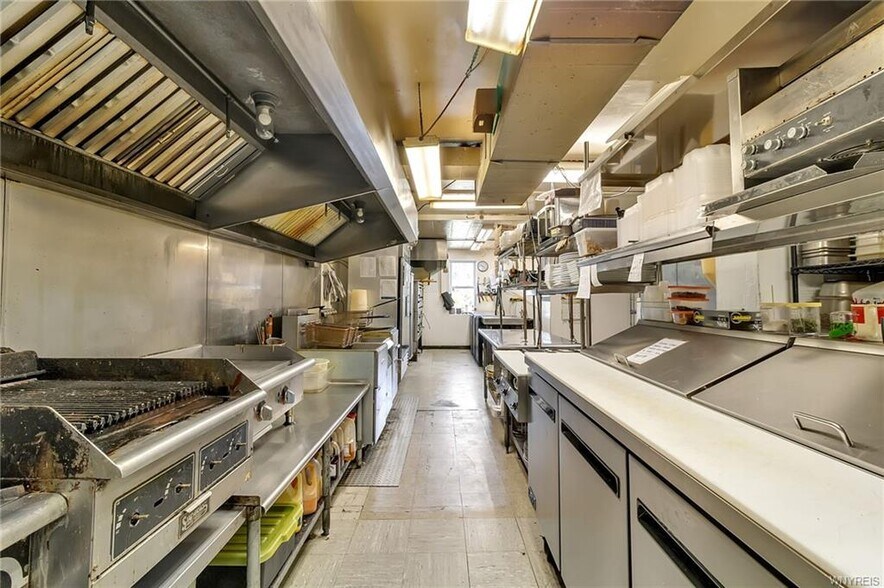 More Photos Of 1693 Quaker Rd, Barker Restaurant For Sale