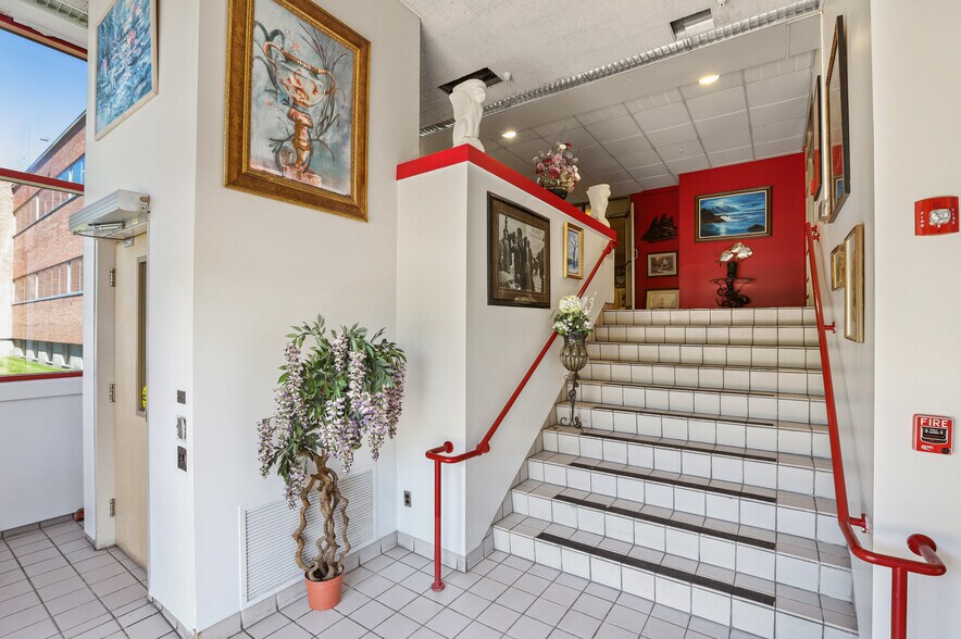 More Photos Of 184 Salem Ave, Dayton Office Residential For Lease