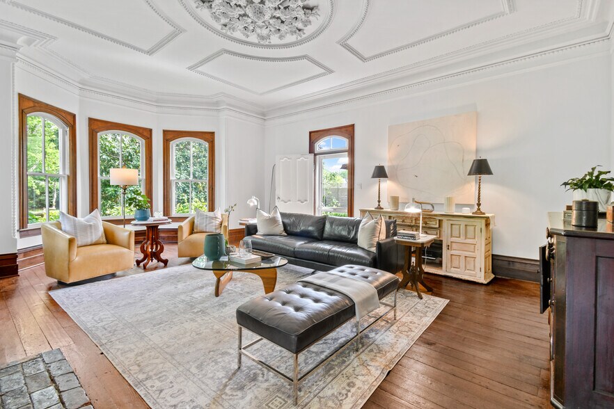 More Photos Of 204 Lawson St, Hot Springs Hotel For Sale