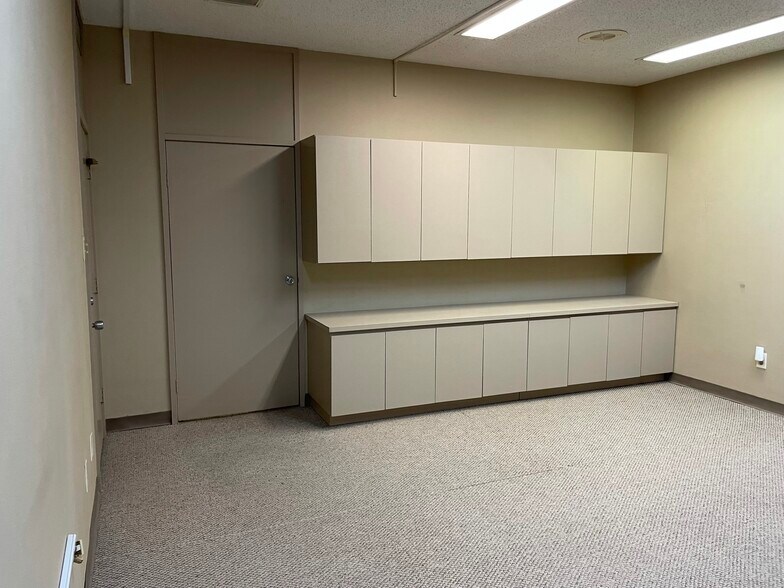 More Photos Of 2050 N 11th St, Beaumont Medical For Lease