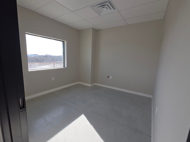 More Photos Of 401 Chitalpa St, Leander Industrial For Lease