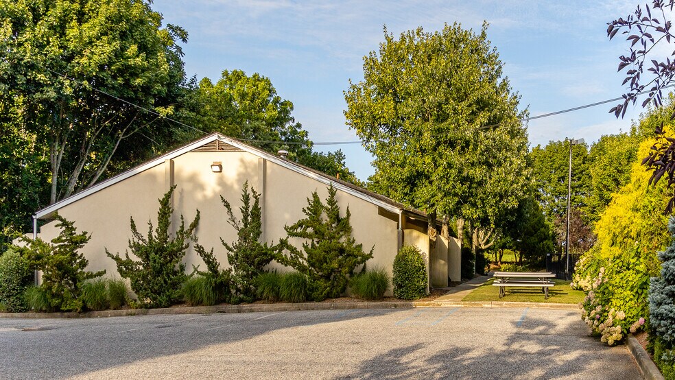 Primary Photo Of 446 Edwards Ave, Calverton Flex For Lease