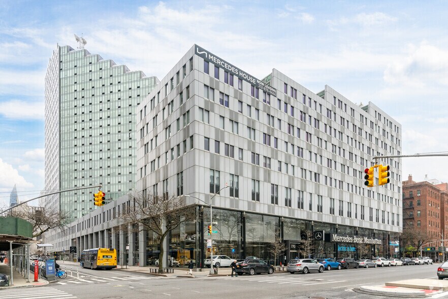 More Photos Of 555 W 53rd St, New York Apartments For Lease