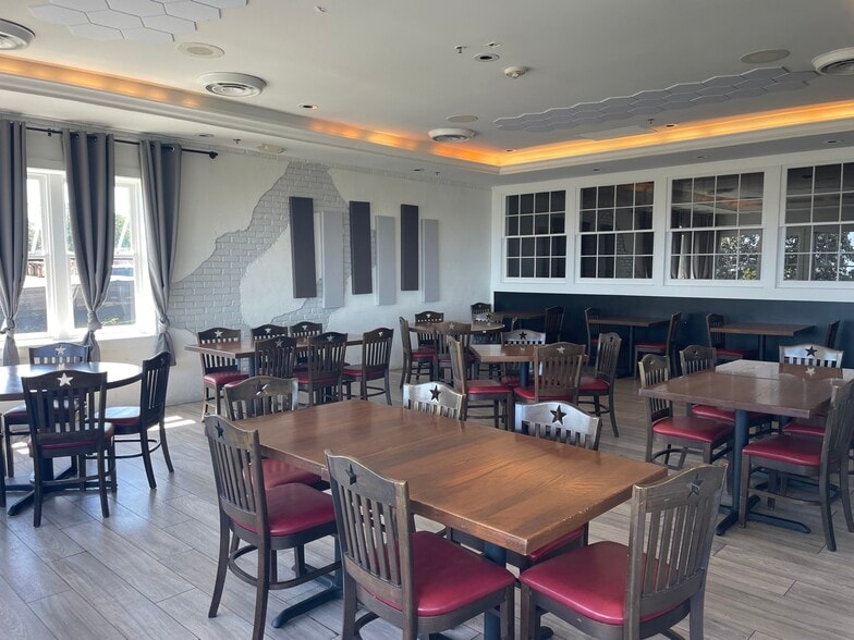 More Photos Of 905 E Gregory St, Pensacola Restaurant For Sale