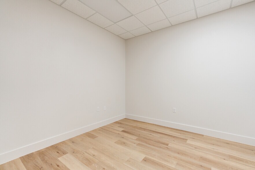 More Photos Of 3229 118th St, Lubbock Distribution For Sale