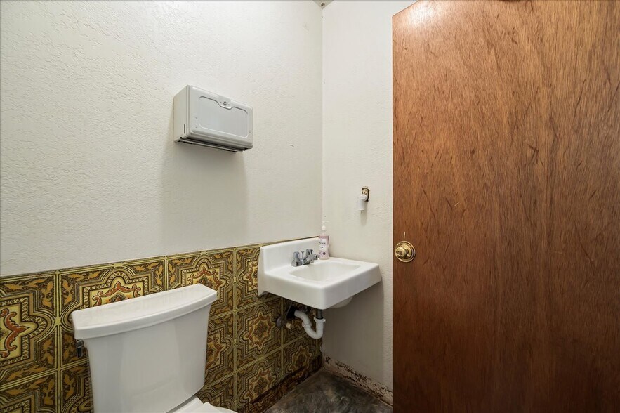 More Photos Of 522 N 9th Ave, Caldwell Daycare Center For Sale