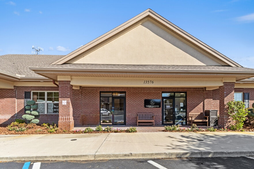 Primary Photo Of 13598 W Newberry Rd, Newberry Office For Lease