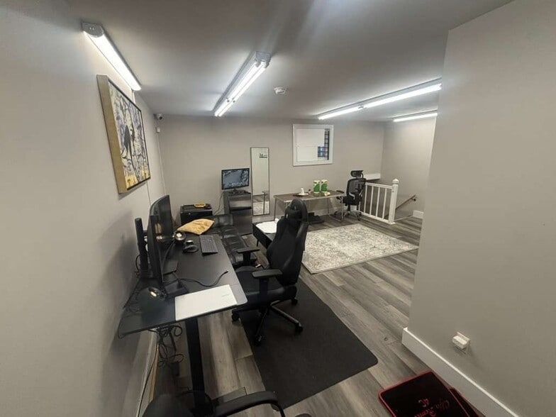 More Photos Of 71-06 Fresh Pond Rd, Ridgewood Apartments For Lease