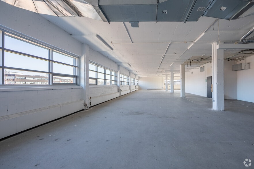 More Photos Of 6750 Av de l'Esplanade, Montréal Office For Lease