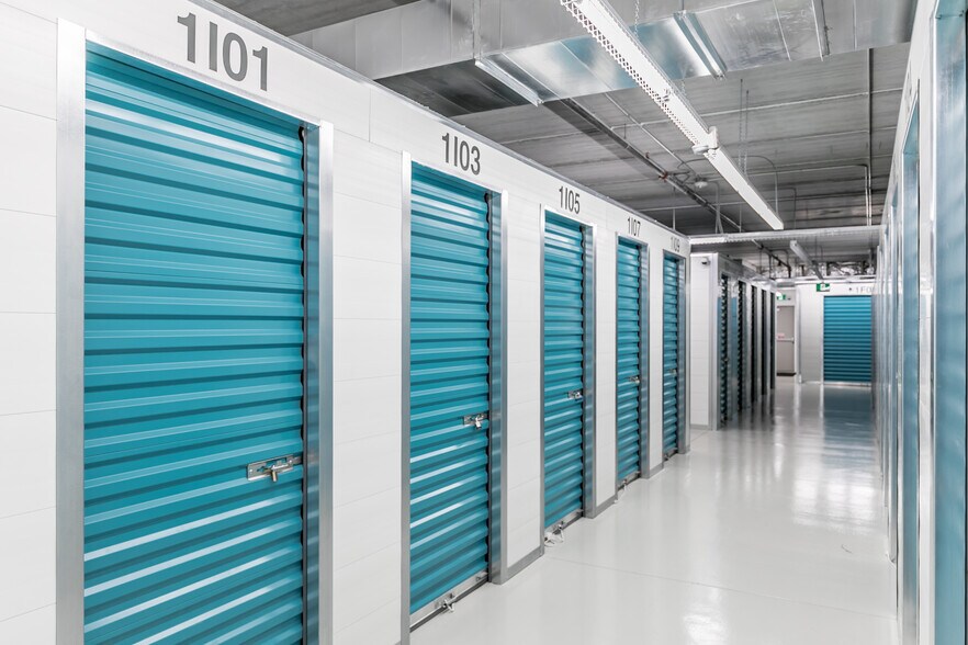 More Photos Of 290 Caldari Rd, Vaughan Warehouse For Lease