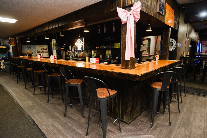 More Photos Of 713 McNatt St, Vidalia Bowling Alley For Sale