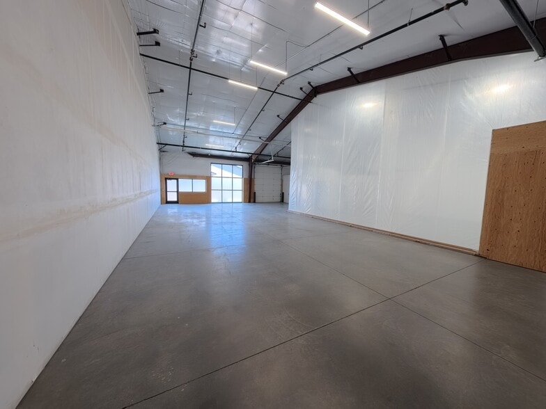 More Photos Of 2561 NE 4th St, Bend Warehouse For Lease