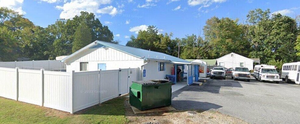 Primary Photo Of 944 Fisher Ferry St, Thomasville Daycare Center For Sale