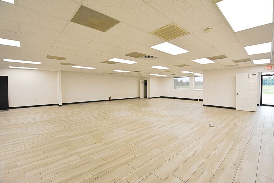 More Photos Of 833 Old Highway 45, Saltillo Freestanding For Lease