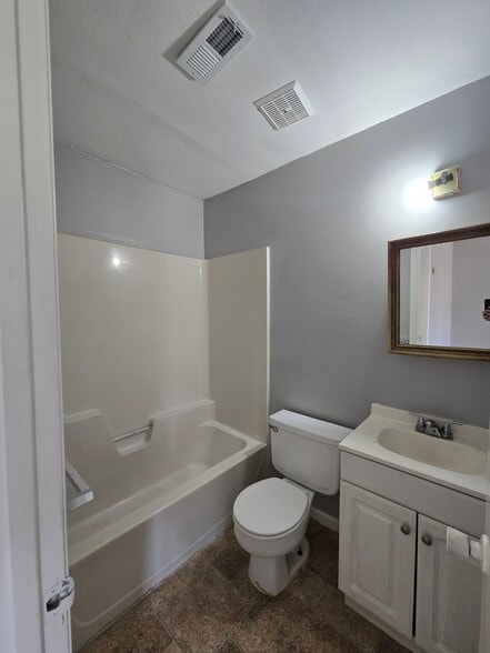 More Photos Of 1322 S Vine St, Wichita Apartments For Sale