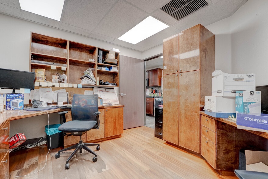 More Photos Of 5961 McLeod Dr, Las Vegas Warehouse For Sale