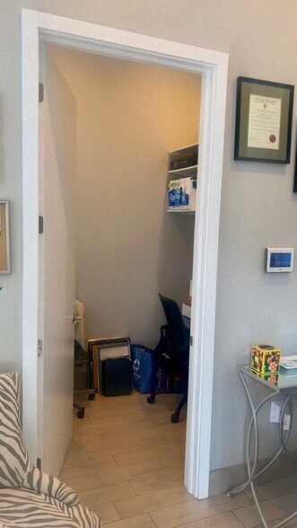 More Photos Of 3317 Lithia Pinecrest Rd, Valrico Unknown For Lease