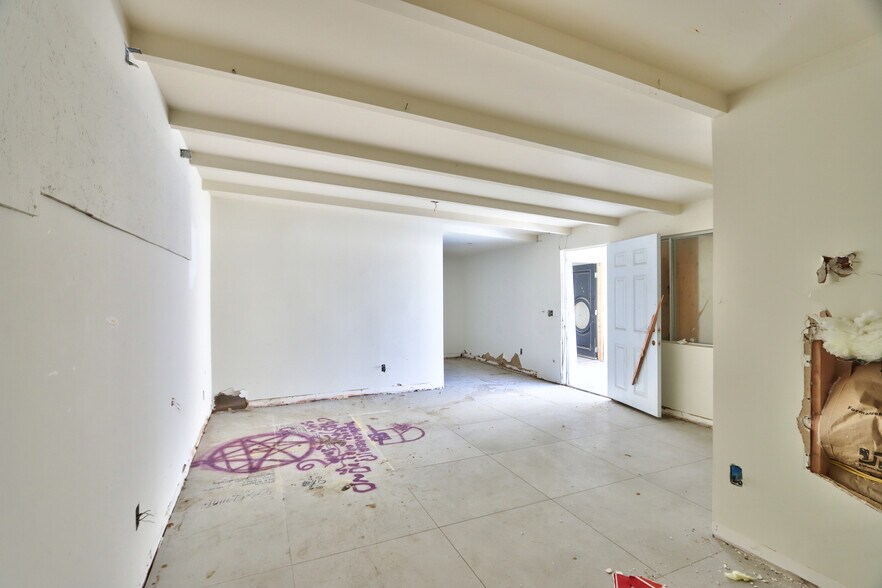 More Photos Of 2249 N Palm Canyon Dr, Palm Springs Hotel For Sale