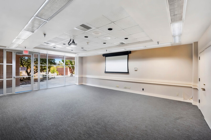 More Photos Of 750 N Gene Autry Trl, Palm Springs Showroom For Sale