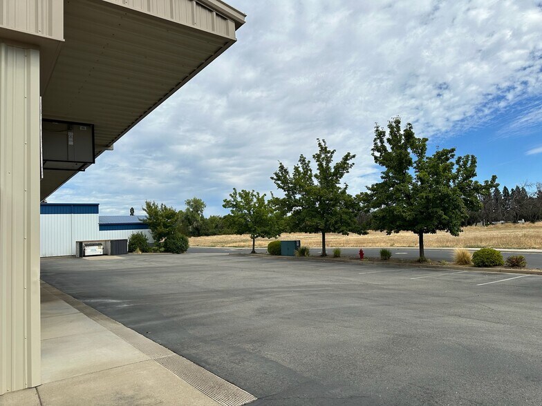 More Photos Of 2482 Progress Dr, Redding Manufacturing For Sale